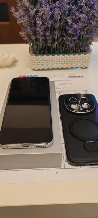 Vând honor magic 8 pro cu garanție 2 ani plus asigurare