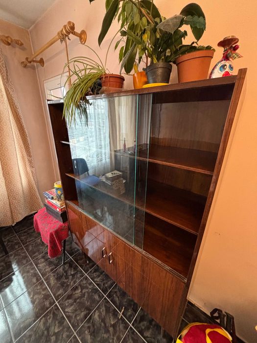 Ретро дървена витрина / секция със стъклени врати – винтидж