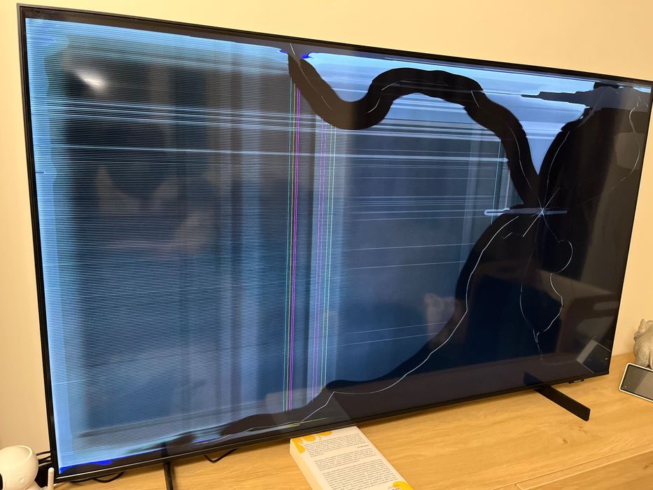 Телевизор Samsung [Счупен Дисплей] 55AU8072, 55" (138 см), Smart, 4K