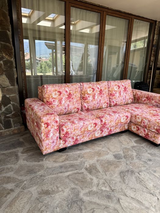 Диван - удобен, цветен