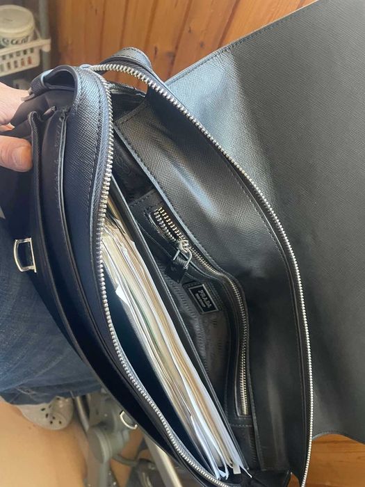 Чанта за документи Prada, черна, естествена кожа Сафиано и найлон