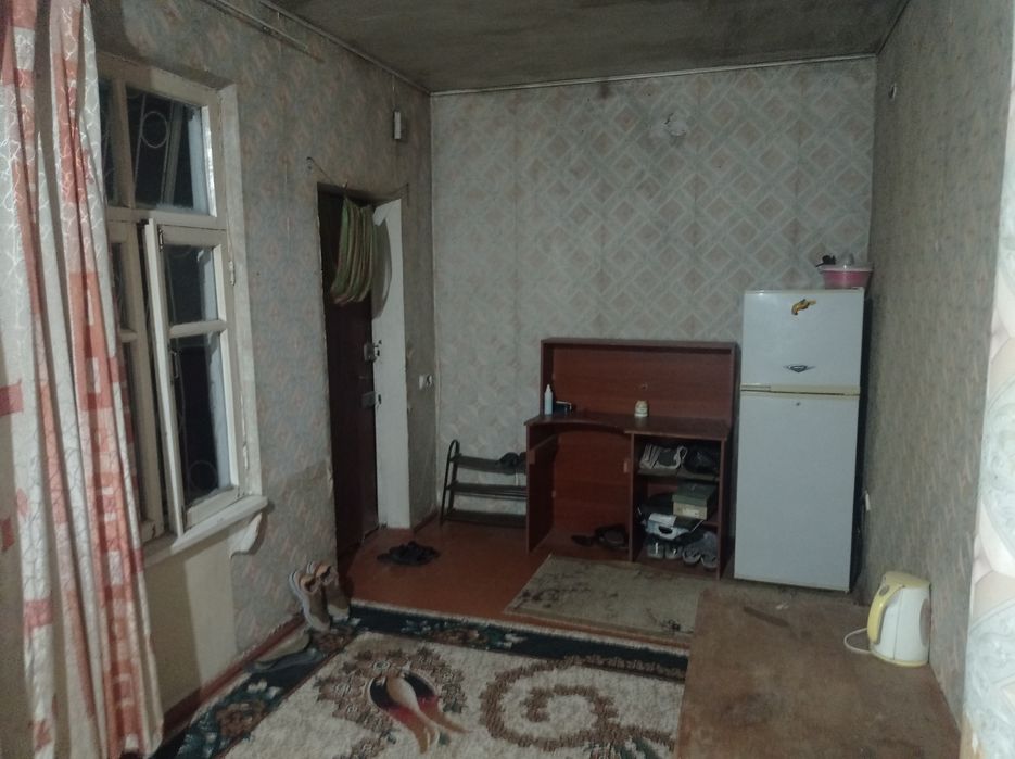 Сдам комнату с хозяином ,есть  двор