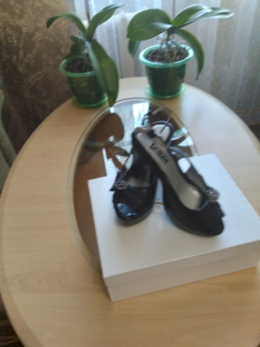 Продам босоножки и батильоны