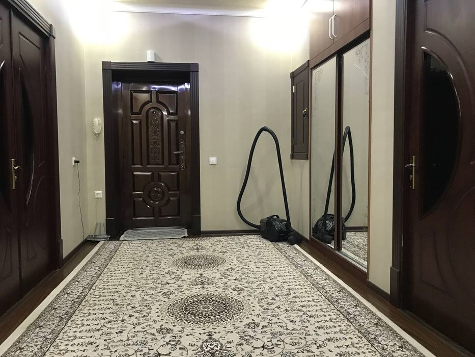 Уй сотилади,  зур