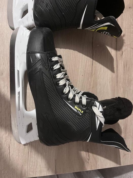 Продаю коньки срочно