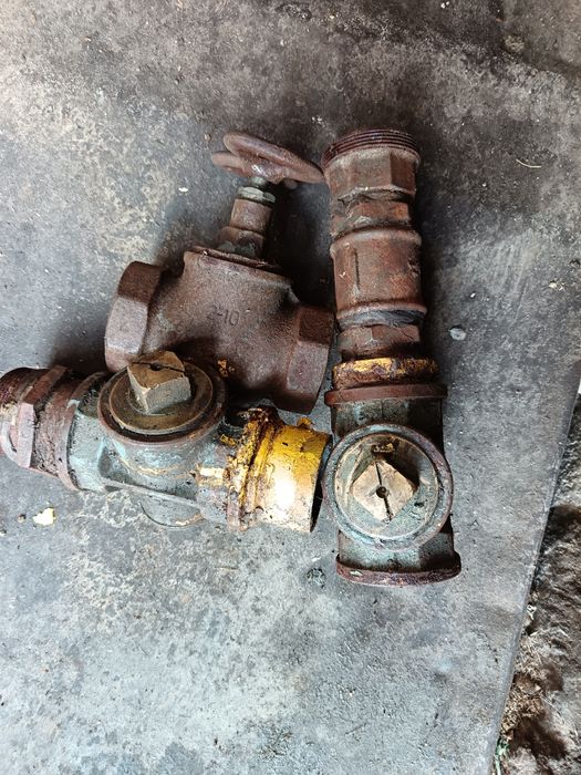 Robinet și diferite piese