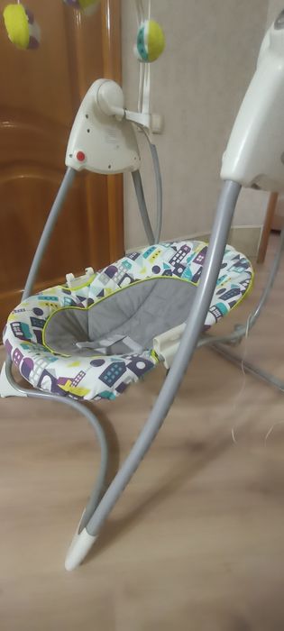 Продам качелю детскую с качанием