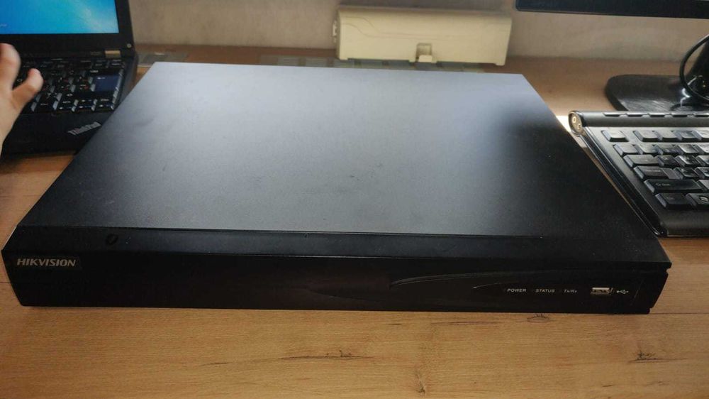 Видеорегистратор Hikvision DS-7608NI-E2/8P