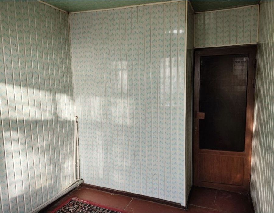 Продаётся 2 комнатная квартира на 3 этаже в 4х этажном панельном доме.