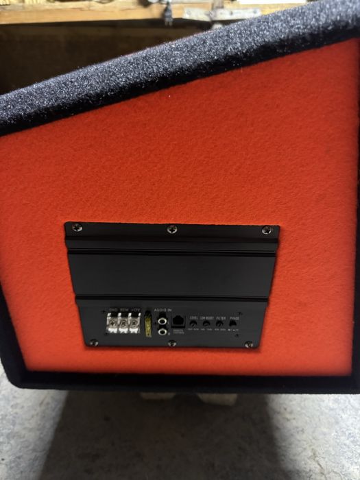 Саабуфер в машину