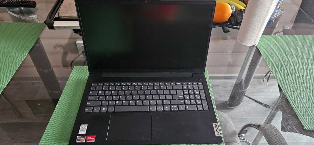 Laptop Lenovo V15 G4 AMN AMD Ryzen3 7320U 15.6 FullHD 8GBDDR5 256GBSSD