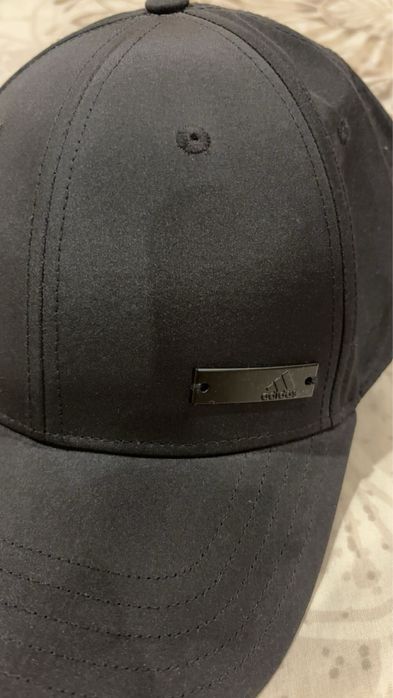 Черна шапка adidas оригинална