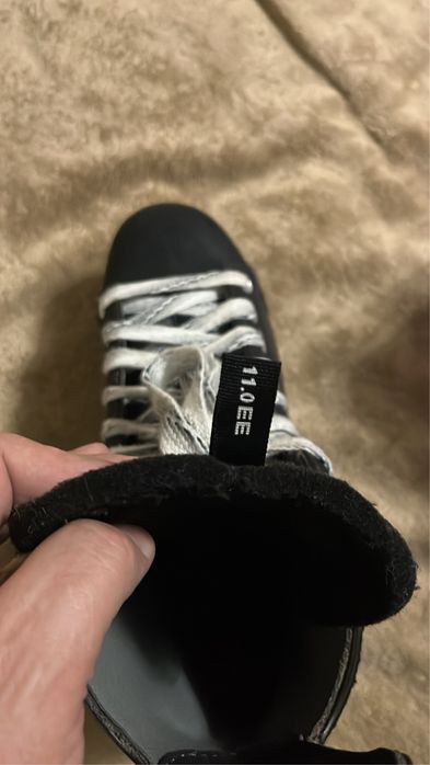 Продам коньки хоккейные Easton