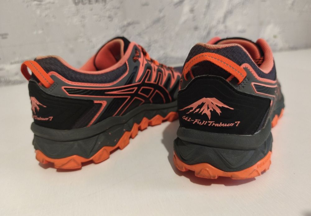 Asics Gel Fuji 40,5 (25,8cm) impecabil