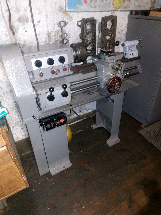 Токарный станок тв4