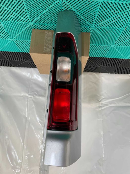 Lampa Renault Trafic 3 Vivaro 2014+ stanga dreapta originale Renault