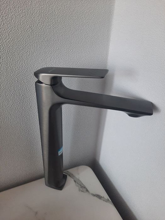 Высокий смеситель для раковины