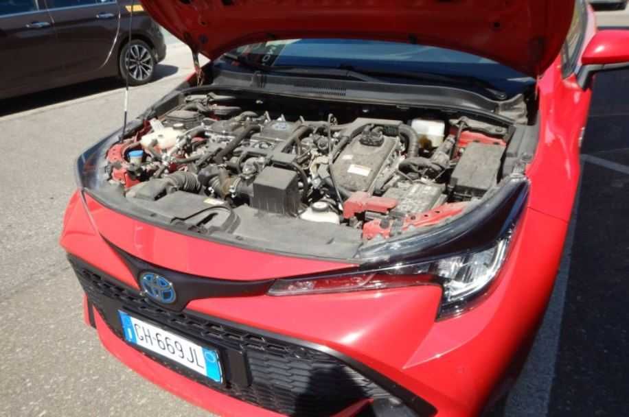 Toyota Corolla Hybrid 1.8 touring break 96000km Parcheaza Singura