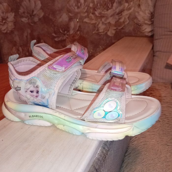 Ботинки, кроссовки, уги, сапоги, сандали