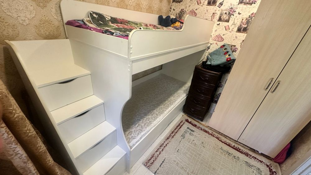 Продам диван и кровать детский