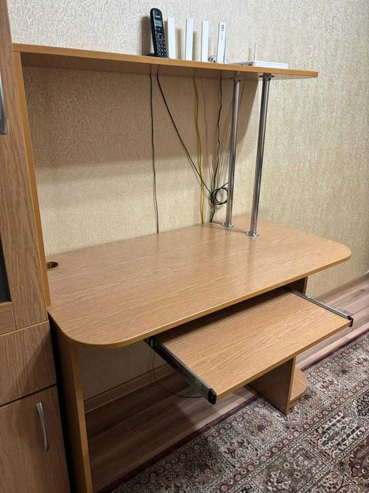 Продается компьютерный стол.
