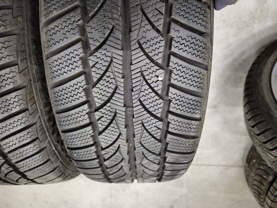 2 anvelope iarna Sportiva 225 45 17 aproape noi