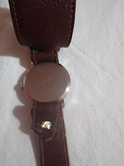 Заря - съветски механичен часовник, с ръчно навиване.