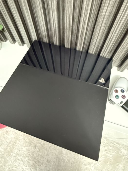 Игровой приставка PS4 2 джостик,+ 9 игры