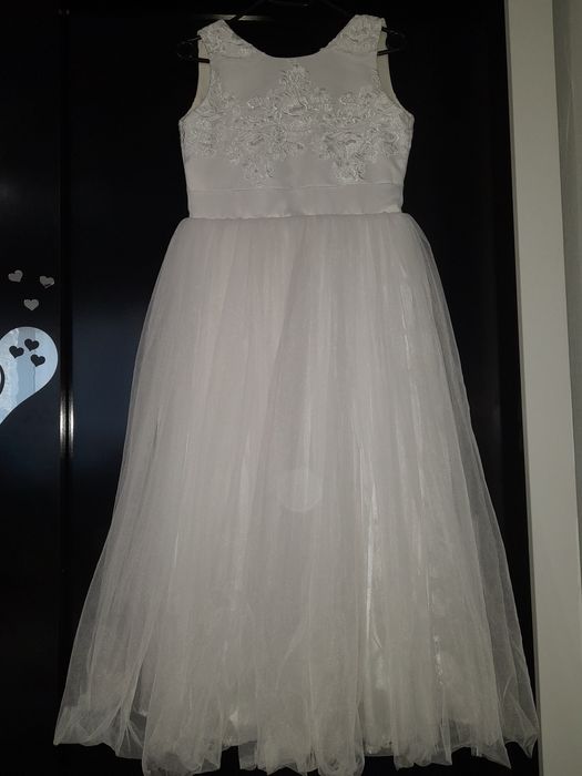 Бяла шаферска рокля