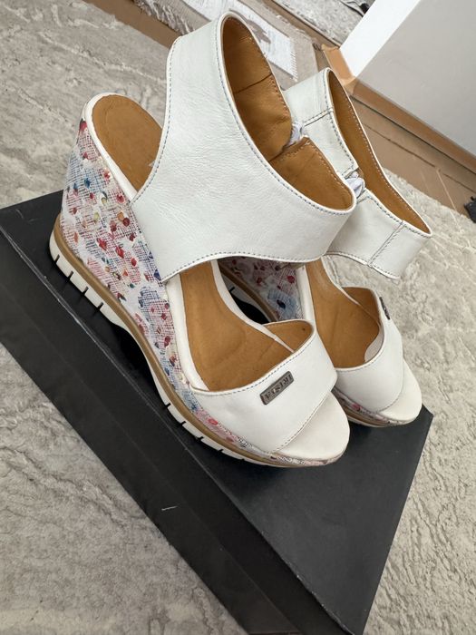 Дамски сандали естествена кожа