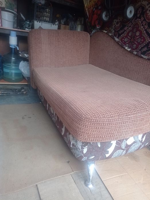 Срочно продам диван