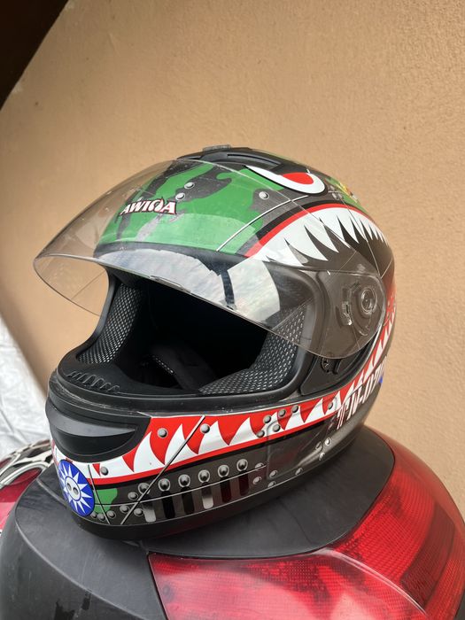 Vand casca moto folosita un sezon