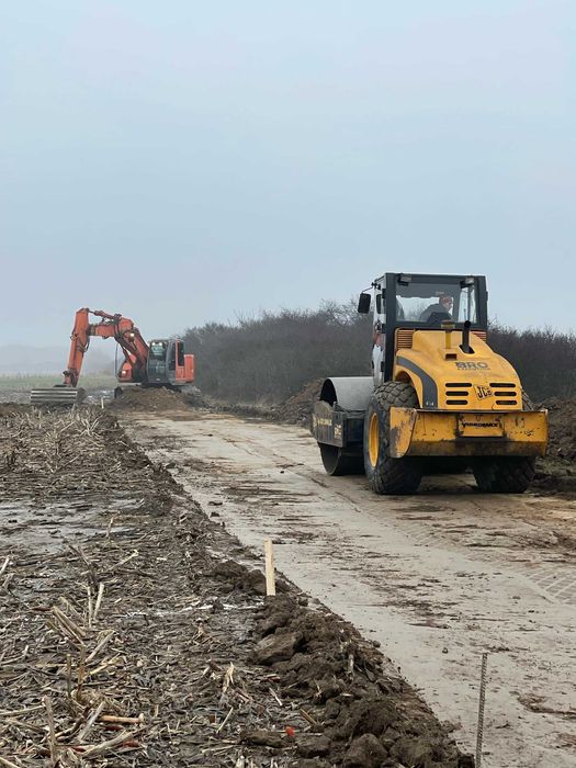 Terasamente parcari, drumuri, hale