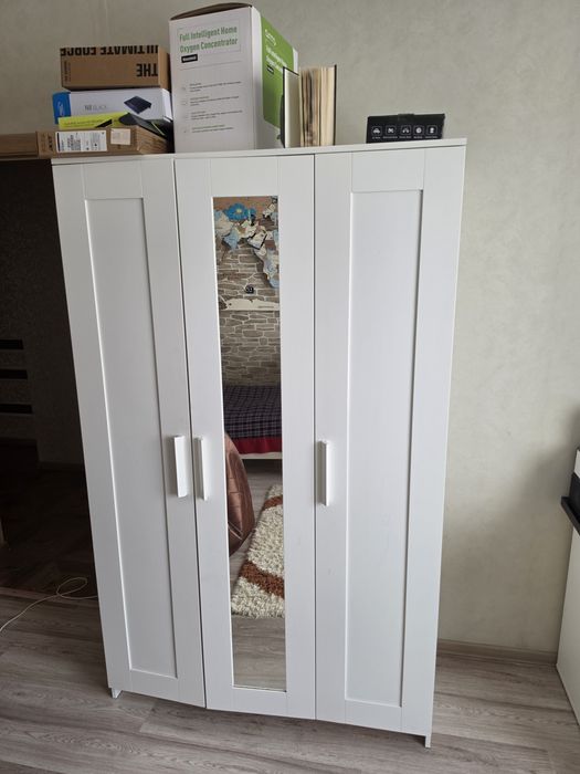 Детские кровати 2шт,шкаф ,стол