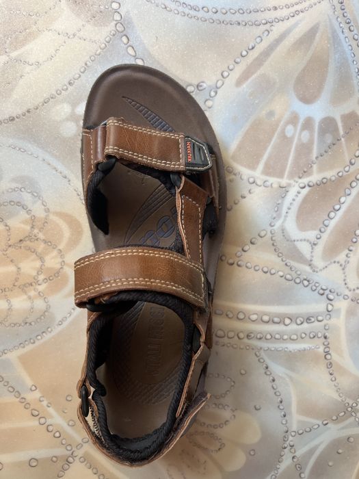 Продам сандали на мальчика 38 размер