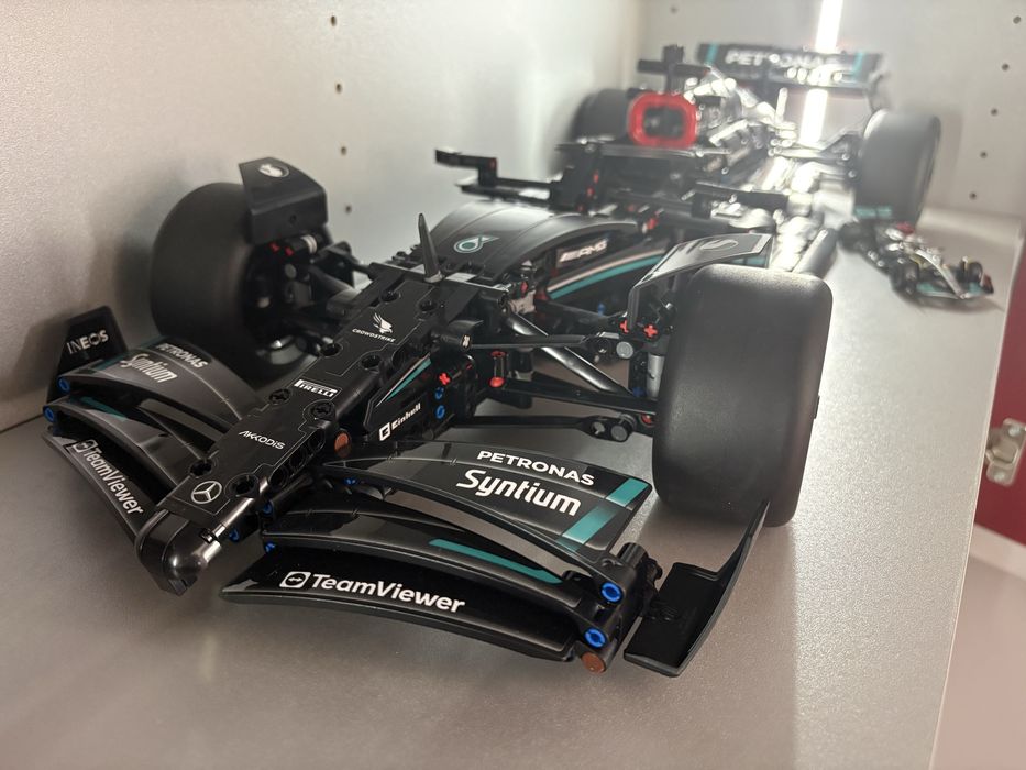 Продавам Lego Technic  42171 Mercedes F1