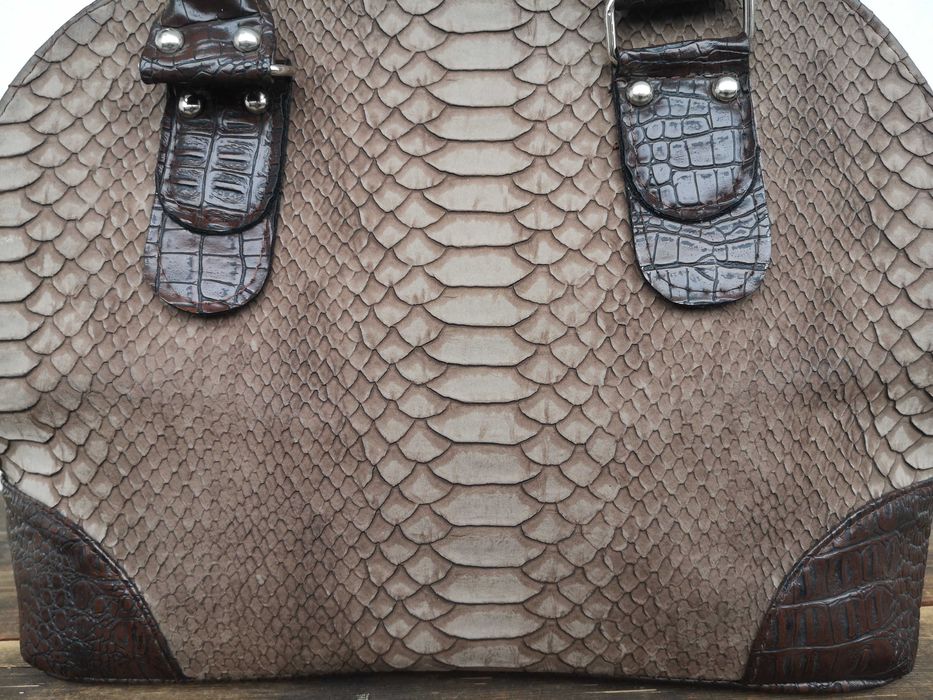 Дамска чанта с дизайн змийска кожа