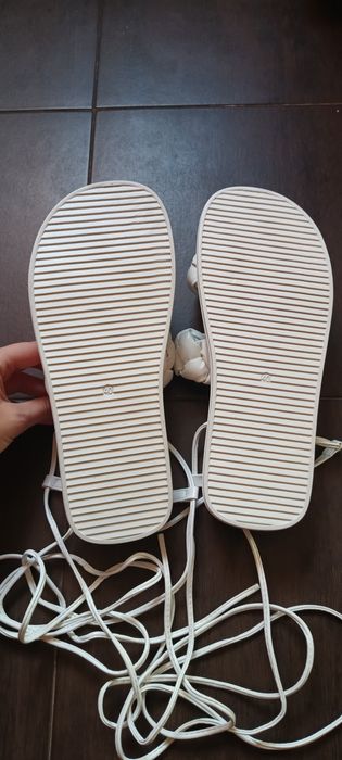 Sandale noi cu etichetă, cu predare personală