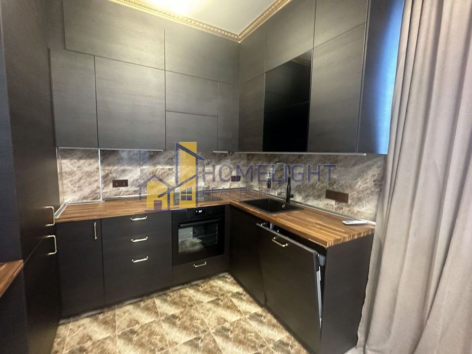 Продава се Тристаен апартамент в София, Витоша - 140 кв.м за 2215 €/кв.м - Снимка #3