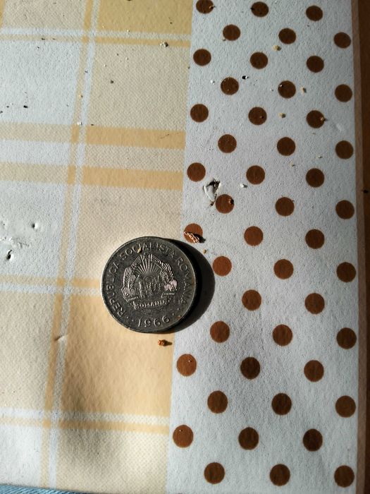 Vând moneda de 1 leu