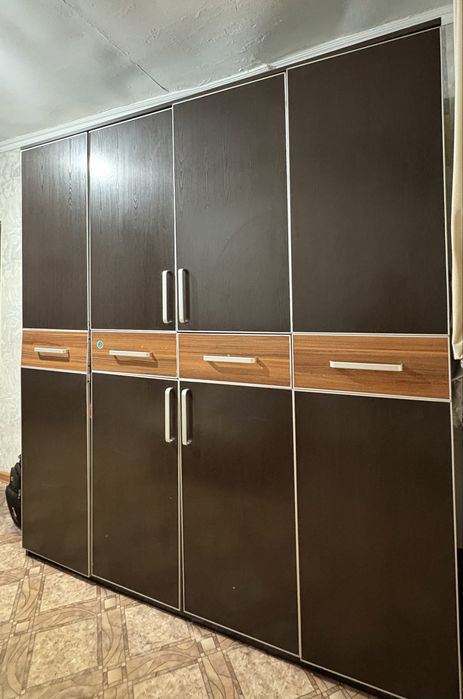 вместительный шкаф