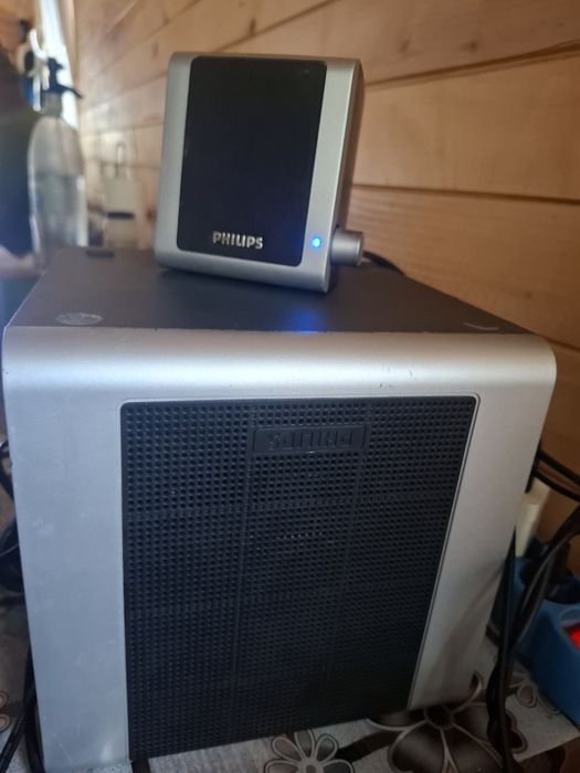 Laptop de la Dell și sistem Philips