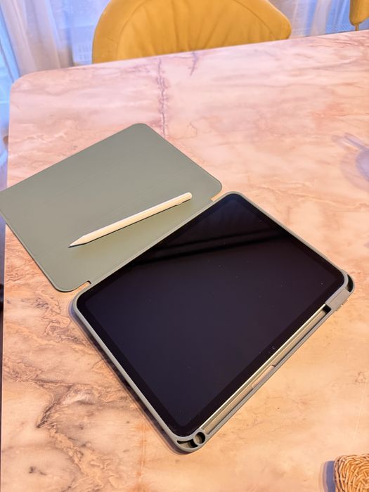 Vand iPad 11 128gb NOU silver