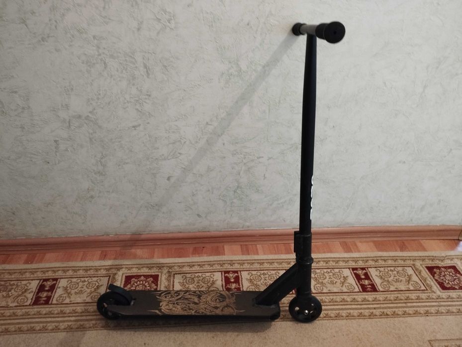 Самокат трюковой фирмы BOBO