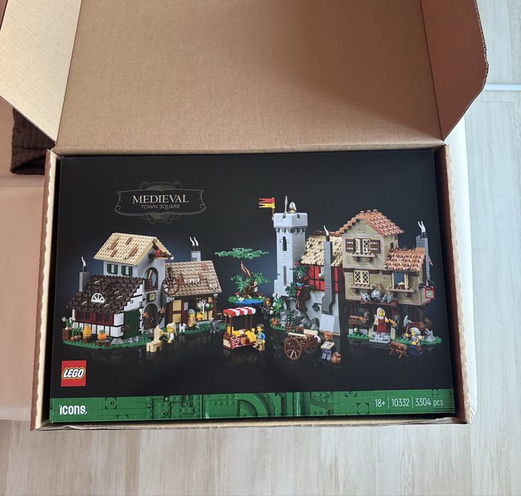 Lego LEGO  Castle Medieval Town Square 10332 [Original] [Sigilat]