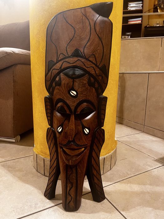 Mască africană din lemn