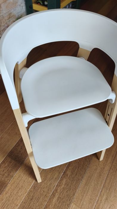 Стол за хранене Stokke Steps + седалка, възглавнички и колан.