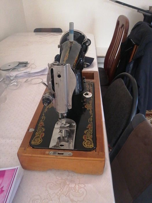 Швейная машинка продам
