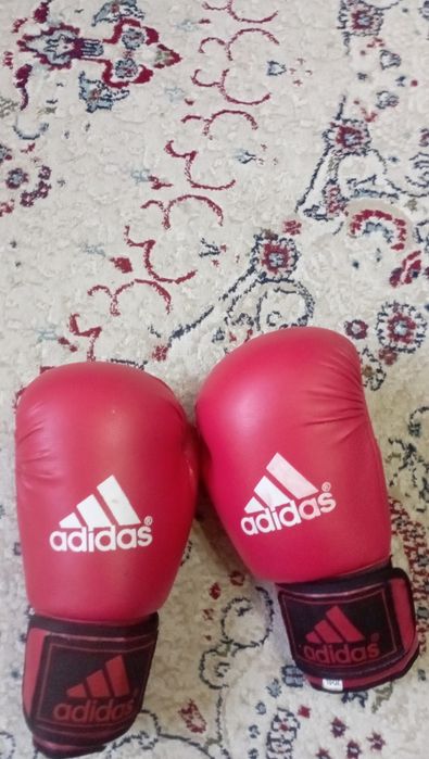 Боксерские перчатки