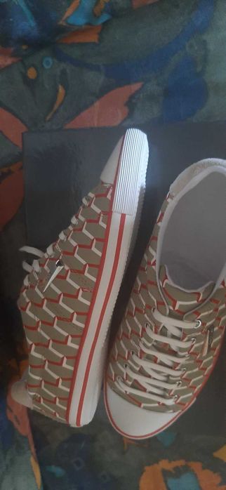 Дамски цветни кецове  Calvin Klein